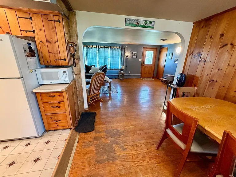 924 Blanchard Ave — Photo 4
