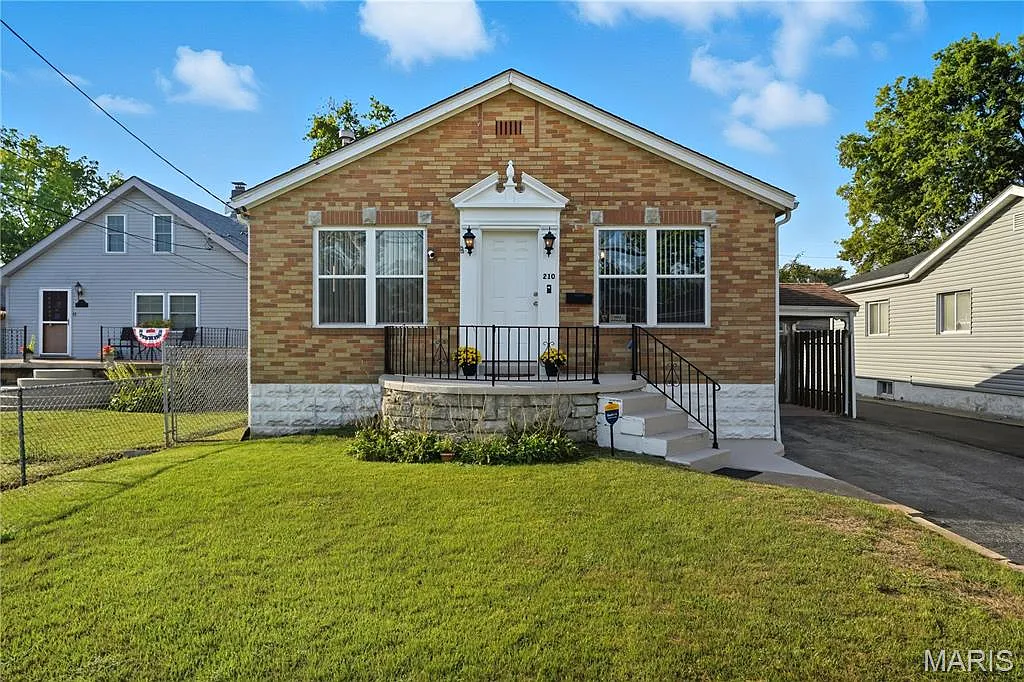 210 W Felton Ave photo 1