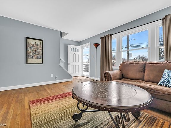 2nd image of 434 Fairway Blvd