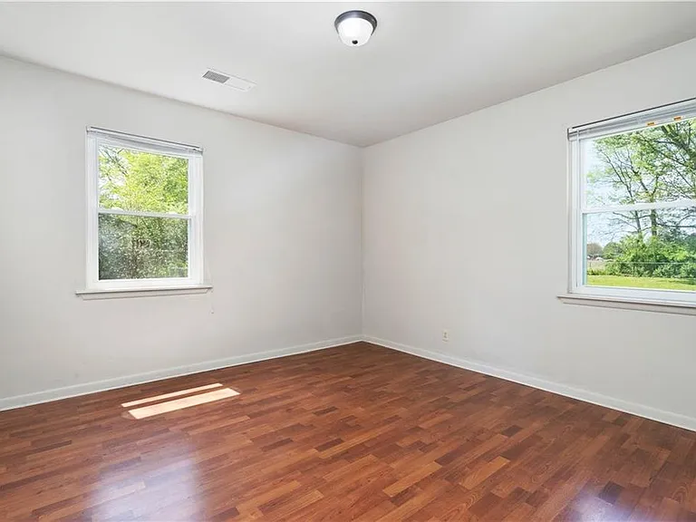 1551 N Stephens Ave — Photo 9