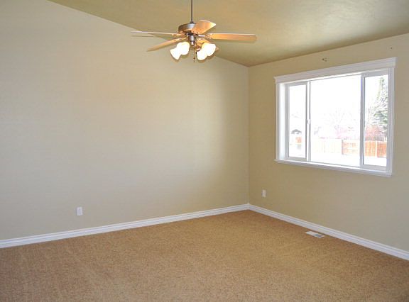 3rd image of 1082 N Moonstone Dr