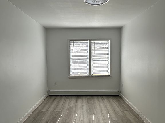 3rd image of 16511 Jewel Ave #2