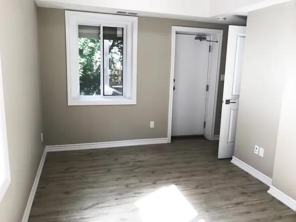 827 Main St E #203, Hamilton, ON L8M 1L7