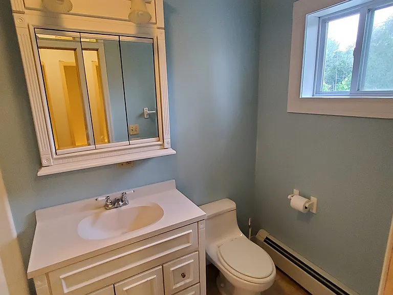 1860 Hartford Ave — Photo 7