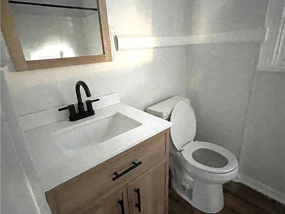 3rd image of 218 Elm St
