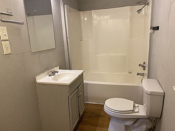 4th image of 900 W 20th St #900W20