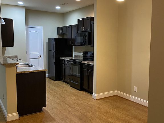 3rd image of 302 Capstone Dr APT 207