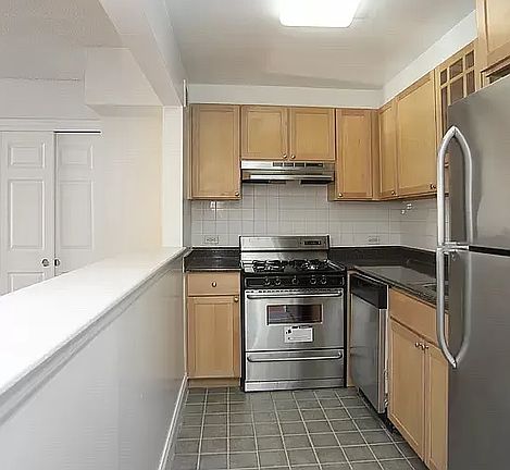 3rd image of 3880 Orloff Ave APT 4I