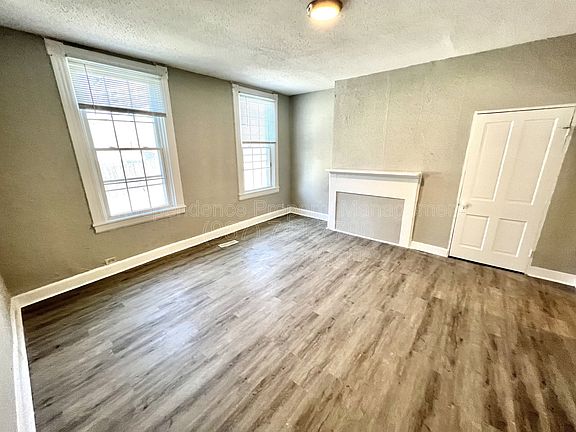 5th image of 2212 Calumet St Unit 2