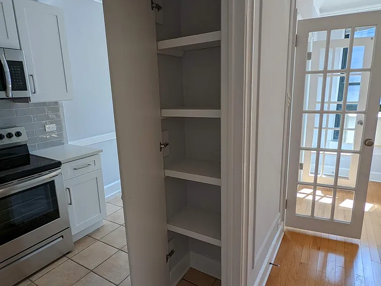 10 W Elm St — Photo 30