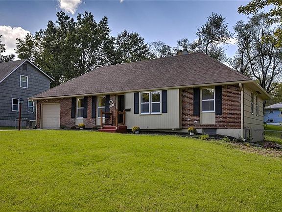 Attractive Ranch with 2,503 sq ft of living space.  Double car pad for those extra vehicles or bring your big toys!!