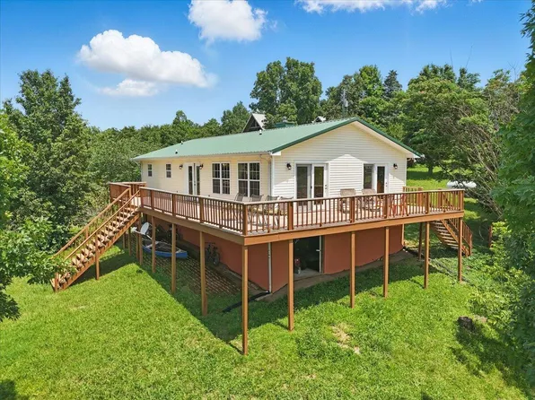 1381 Lake Front Dr, Dandridge, TN 37725