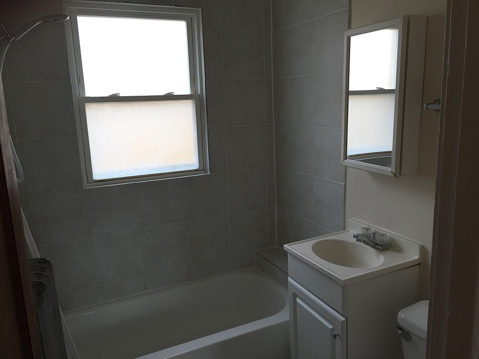 2nd image of 2625 W Farragut Ave