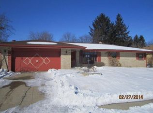 1031 Emerson Dr, Rockford, IL 61108