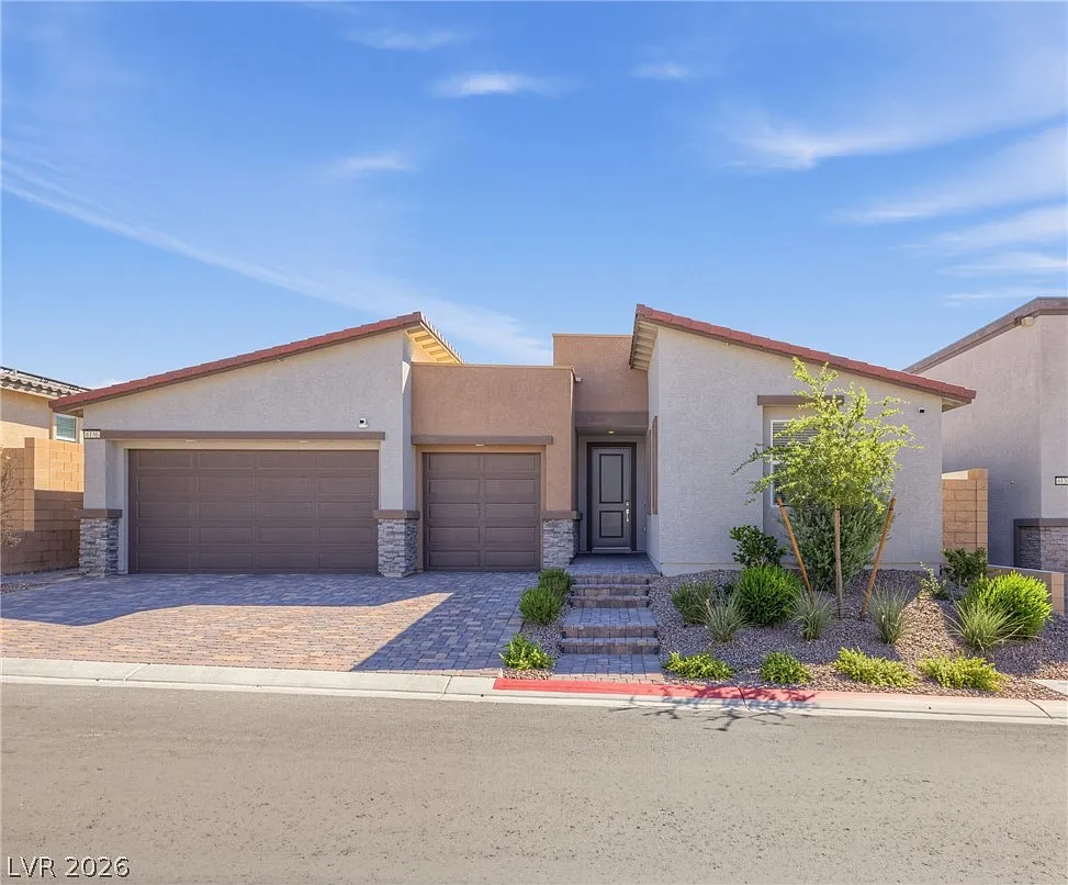 3 bed, 2.5 bath, 2667 sqft, $3,800 — Photo 2