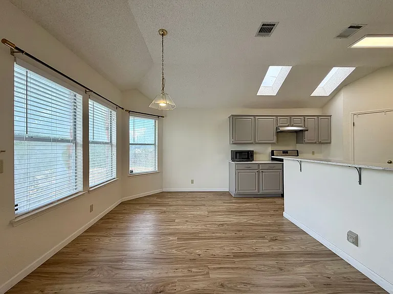 2200 Emmett Pkwy — Photo 8