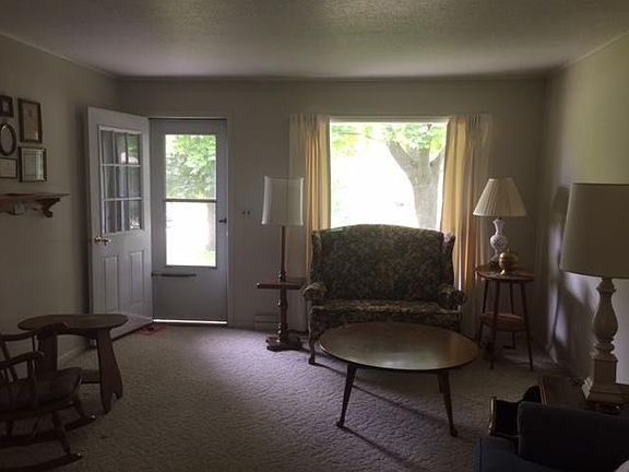 5th image of 734 Charles St