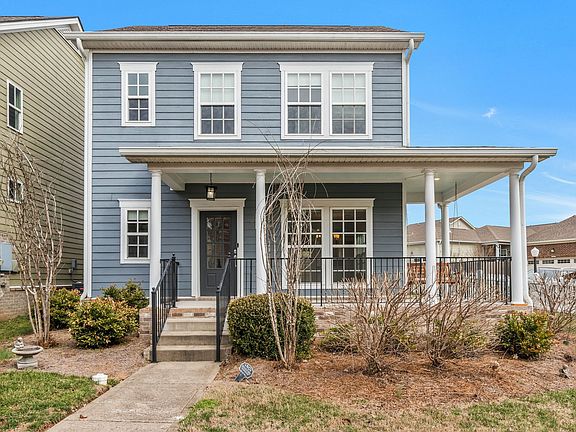 4th image of 515 Pleasant St