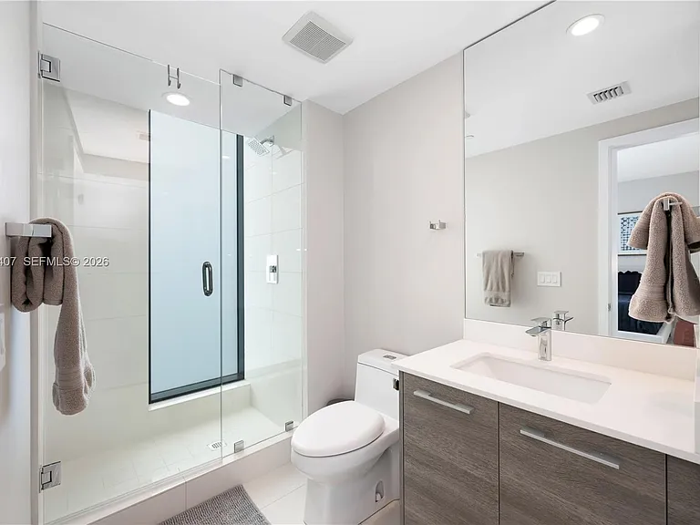 650 NE 32nd St #1501 — Photo 12