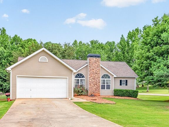 2nd image of 18 Savannah Ln