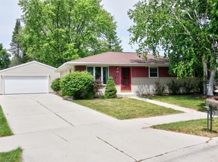 2216 N Kay Dr, Sheboygan, WI 53083
