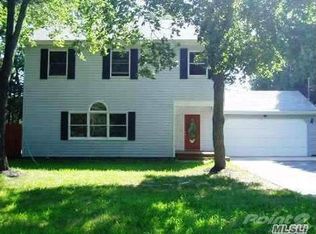 45 Woodville Rd, Middle Island, NY 11953