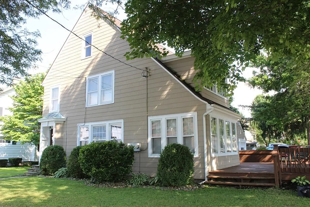 465 Beecher St photo 1