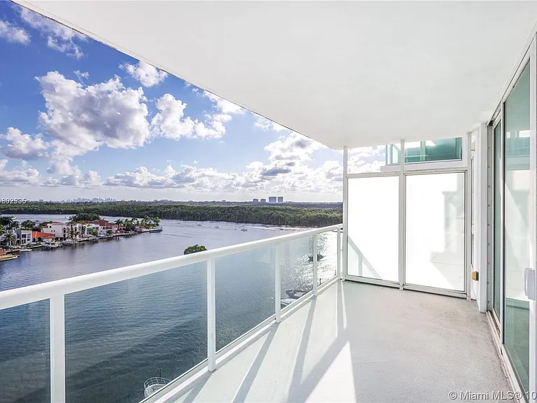 400 Sunny Isles Blvd #1022 — Photo 5