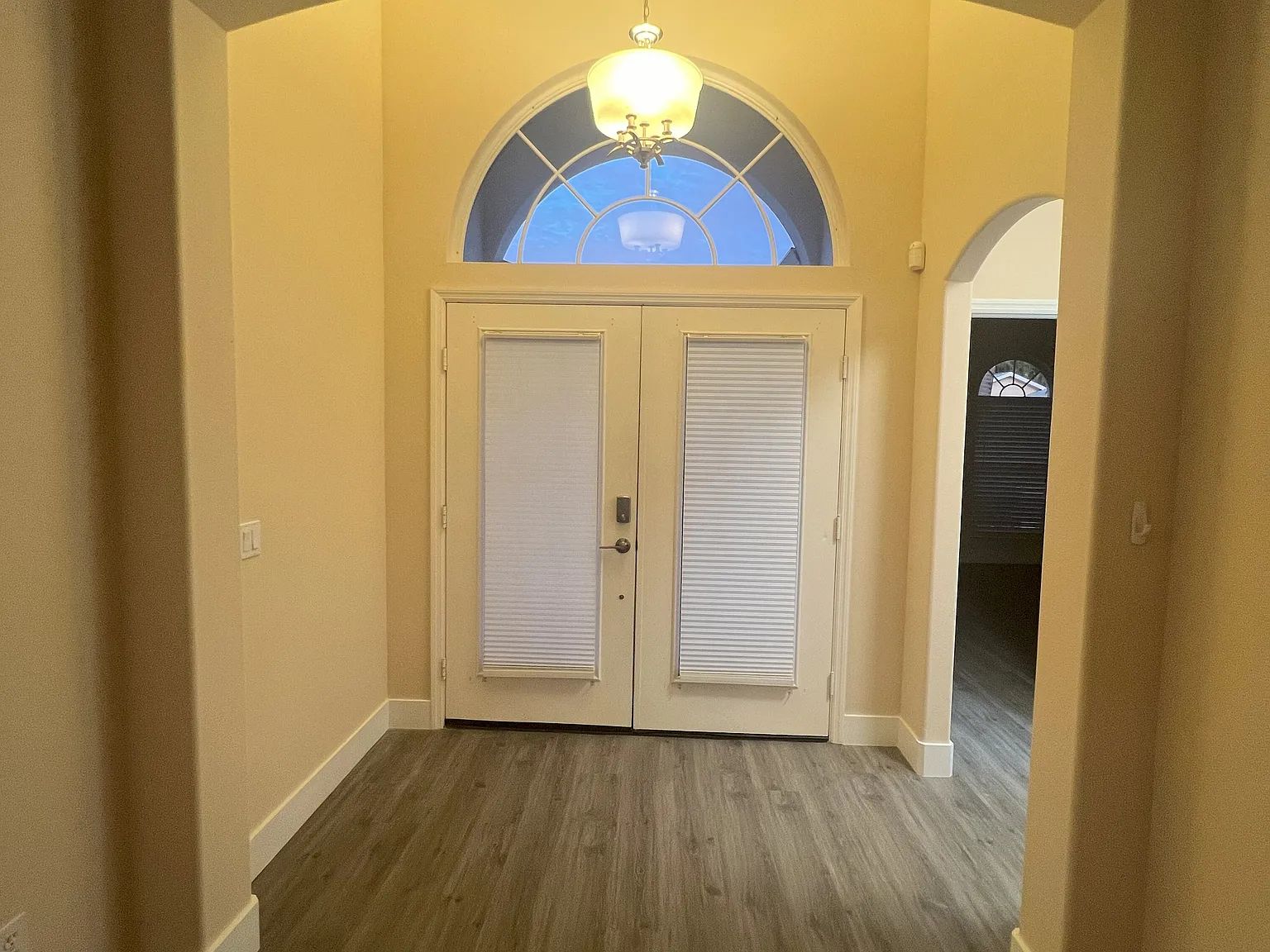 3 bed, 1983 sqft, $3,100 — Photo 3