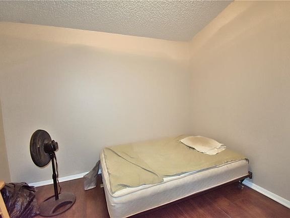 5th image of 132 Richmar Ave