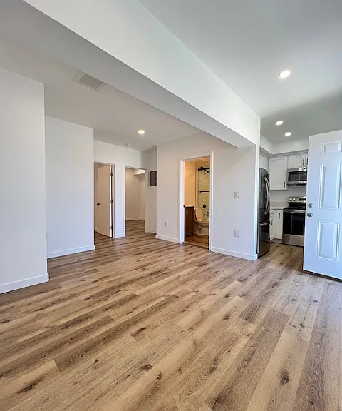 140 W Hyde Park Blvd #3/4 — Photo 3