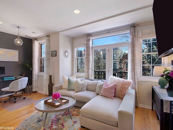 3rd image of 3831 N Kenmore Ave #2