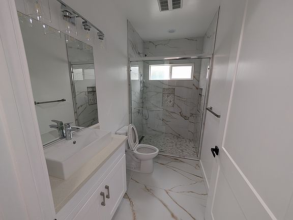 3rd image of 2518 Parkland Ct