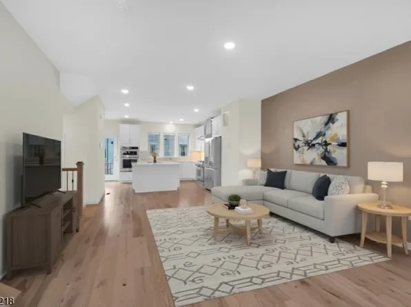 32 Gala Ct, Livingston, NJ 07039