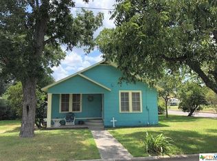1022 N Avenue F, Shiner, TX 77984