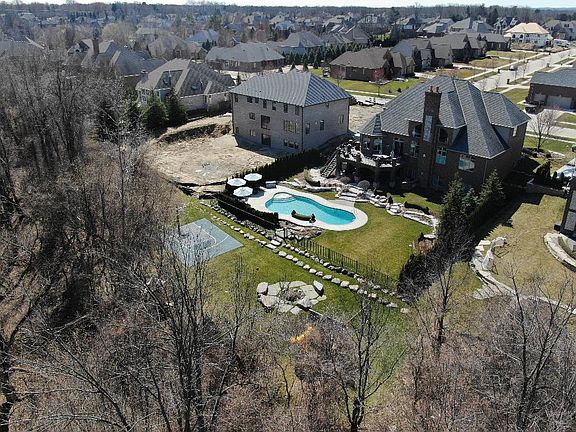 2nd image of 61720 Bunker Hill Dr