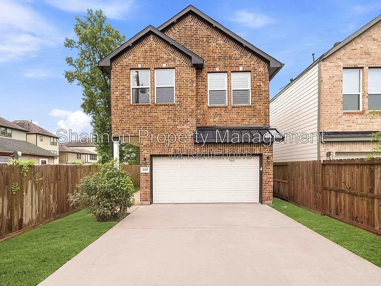 2125 Paul Quinn St — Photo 1