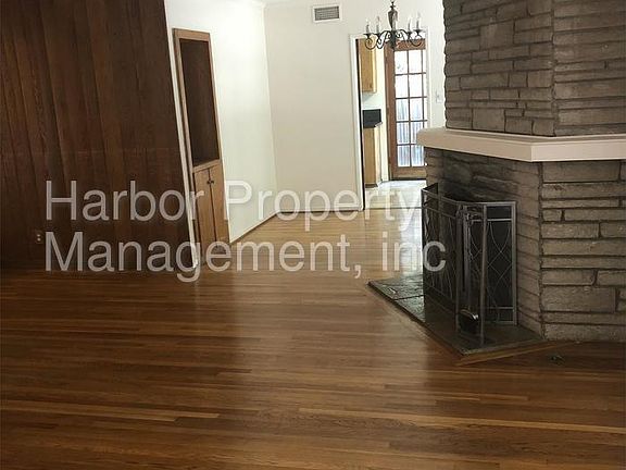 2nd image of 1838 W Crestwood St