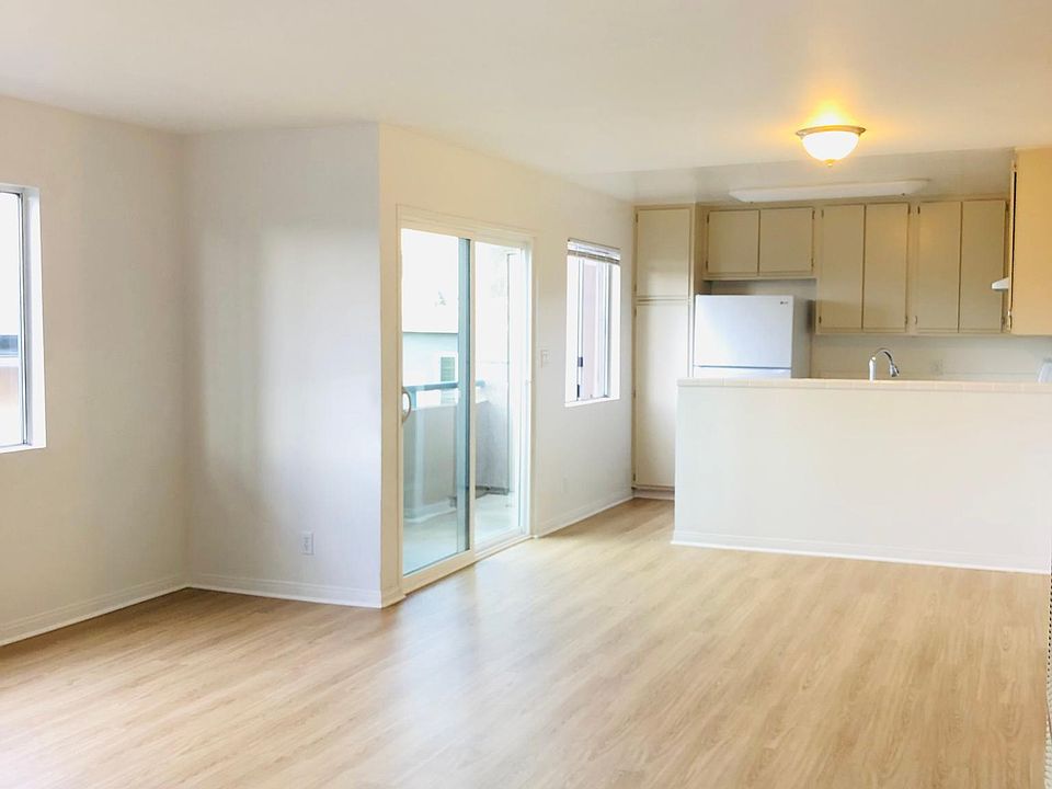 1st image of 564 N Ardmore Ave #2