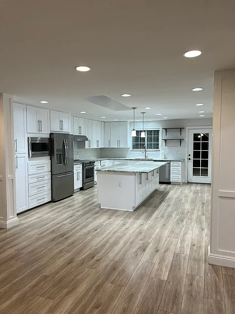 5 bed, 2.5 bath, 3238 sqft, $4,200 — Photo 3