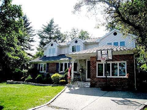 1st image of 1019 Maple Ln