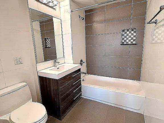 5th image of 13735 Elder Ave #605