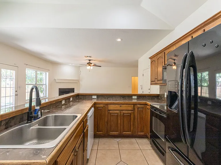 3310 Silver Oaks Dr — Photo 15