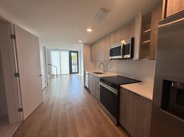 2201 Hollywood Blvd #113, Hollywood, FL 33020