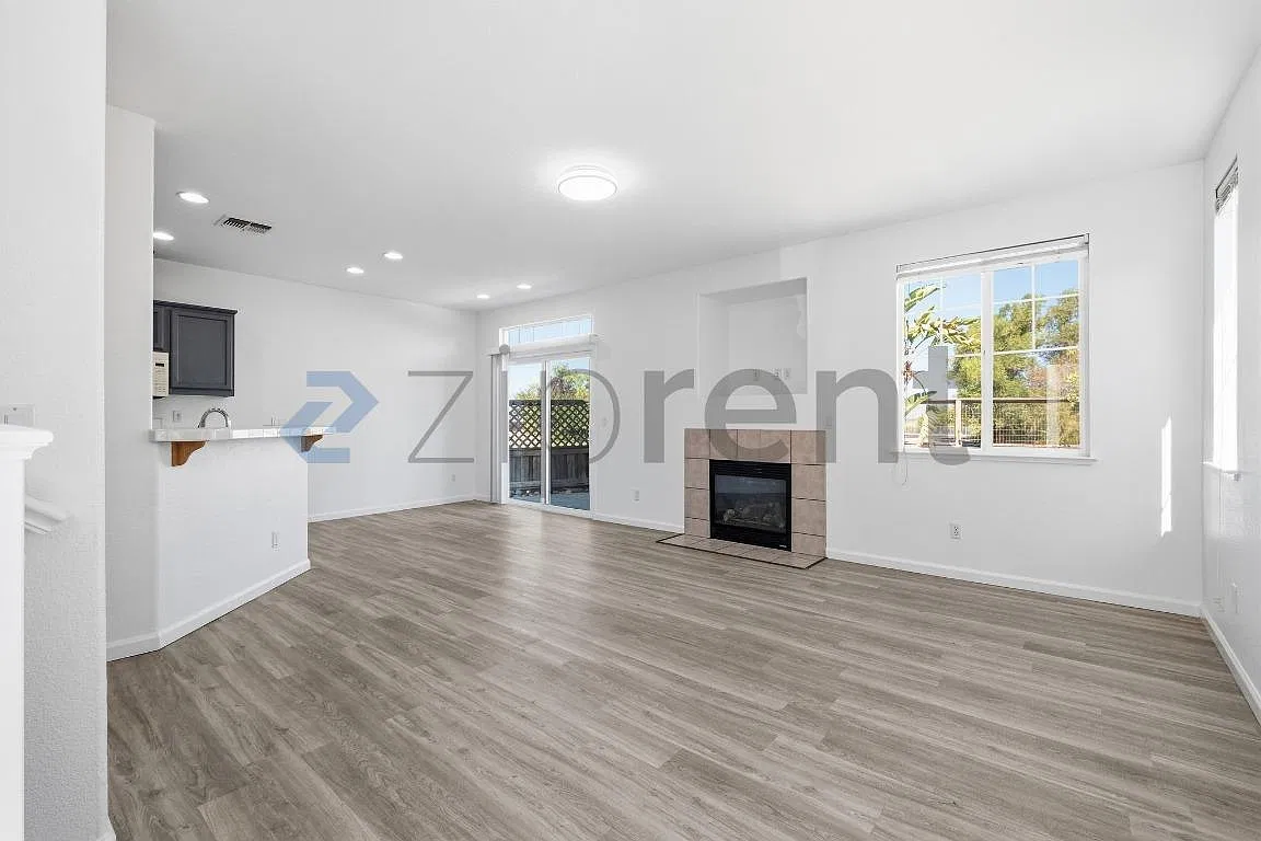 3 bed, 2.5 bath, 1361 sqft, $3,255 — Photo 1