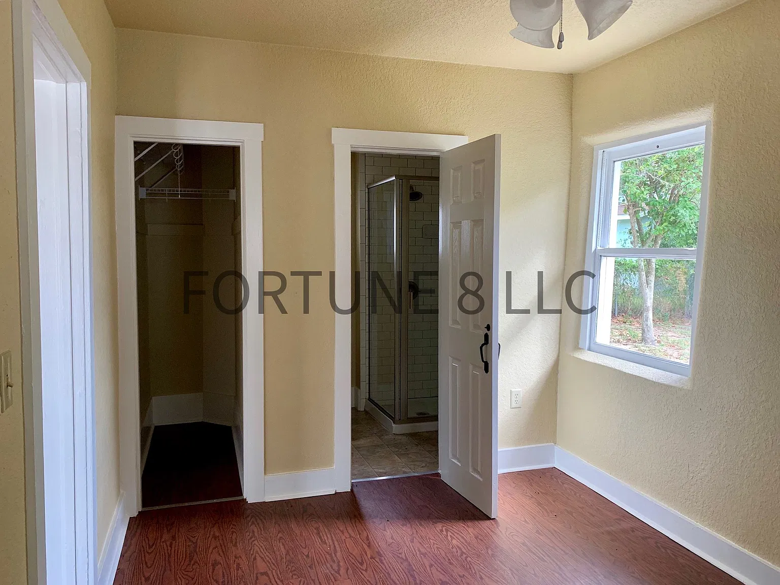 Cute Studio Home with Laundry Hookups — Photo 4