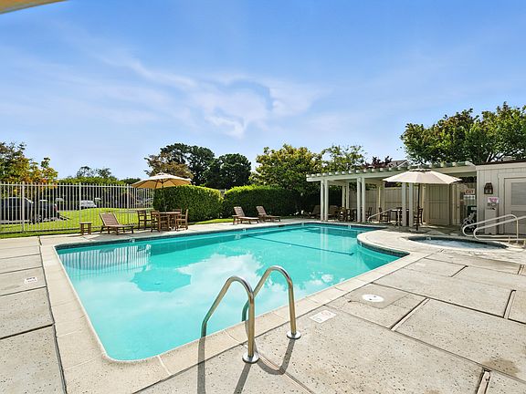 4th image of 588 Marlin Ct
