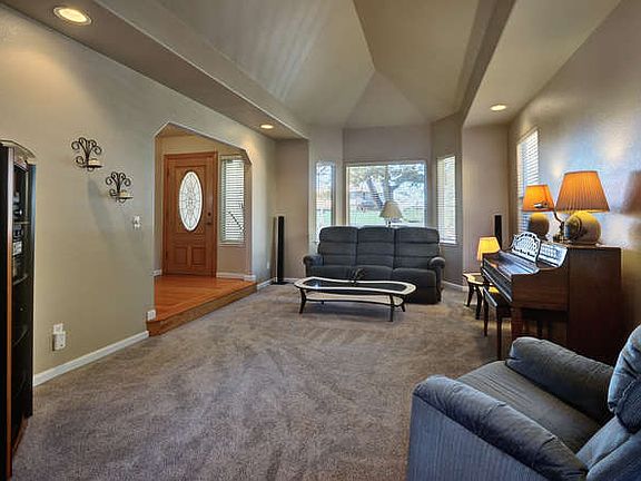 4th image of 3130 Chronicle Ave