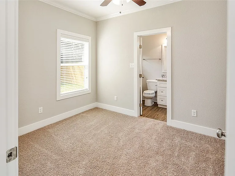 1410 Holleman Dr — Photo 17