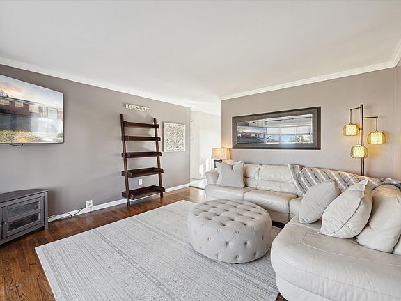 4th image of 35499 Elmira St